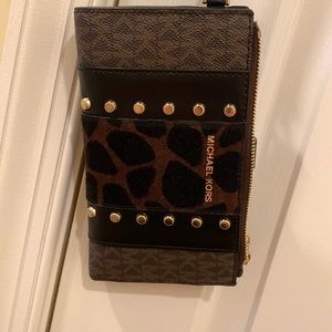 Michael Kors Signature Logo Fur Cat Print Jet Set Double Zip Wristlet w/ Gold